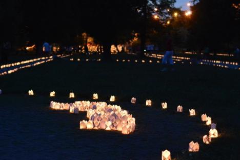Bucuria lucrurilor mărunte: Mii de licăriri în Parcul Cetăţii, la Festivalul Luminii (FOTO/VIDEO)
