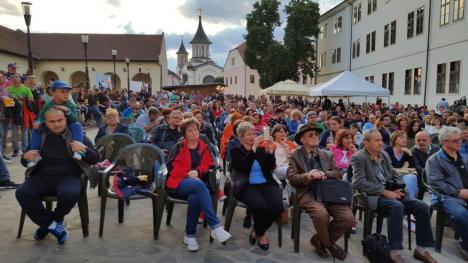 DJ versus folkişti: Festivalul de Folk din Cetatea Oradea, bruiat de petrecerea privată a unui local (FOTO / VIDEO)