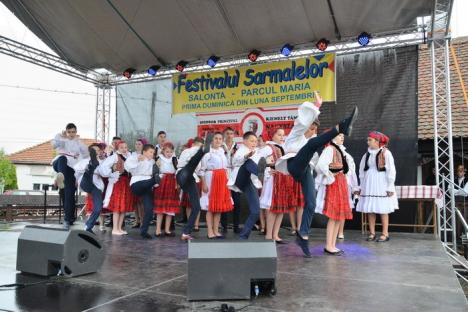 Festin culinar românesc la Salonta: Peste 1500 de oameni s-au înghesuit la Festivalul Sarmalelor (FOTO / VIDEO)