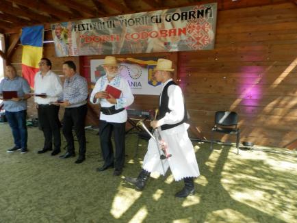 Festivalul viorii cu goarnă: O orchestră formată din olandezi îndrăgostiţi de folclorul românesc a făcut spectacol la Roşia (FOTO)