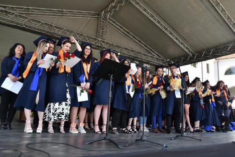 „Gojdu este viața mea!”: A 100-a promoție de absolvenți de la Colegiul Gojdu din Oradea a sărbătorit terminarea liceului (FOTO/VIDEO)