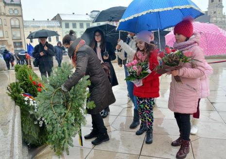 Festivități de 24 ianuarie, la Oradea: Hora Unirii nu a mai avut loc, din cauza vremii! (FOTO)