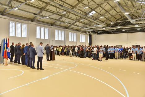 Alai de VIP-uri, inclusiv Ciucă și Deca, la inaugurarea campusului dual din Oradea. Oficialii de la București au fugit de întrebările jurnaliștilor (FOTO)