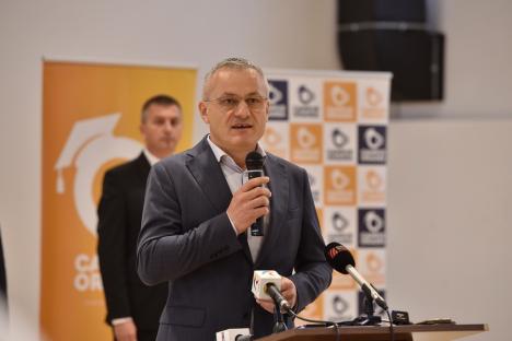 Alai de VIP-uri, inclusiv Ciucă și Deca, la inaugurarea campusului dual din Oradea. Oficialii de la București au fugit de întrebările jurnaliștilor (FOTO)