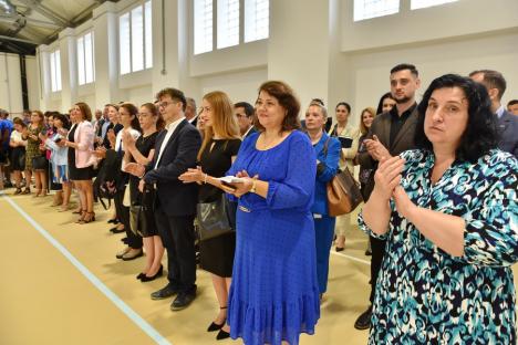 Alai de VIP-uri, inclusiv Ciucă și Deca, la inaugurarea campusului dual din Oradea. Oficialii de la București au fugit de întrebările jurnaliștilor (FOTO)