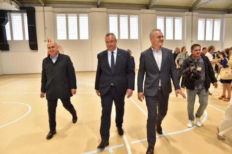 Alai de VIP-uri, inclusiv Ciucă și Deca, la inaugurarea campusului dual din Oradea. Oficialii de la București au fugit de întrebările jurnaliștilor (FOTO)