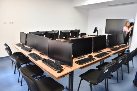 Alai de VIP-uri, inclusiv Ciucă și Deca, la inaugurarea campusului dual din Oradea. Oficialii de la București au fugit de întrebările jurnaliștilor (FOTO)