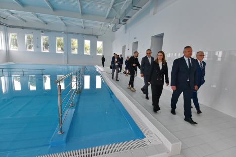 Alai de VIP-uri, inclusiv Ciucă și Deca, la inaugurarea campusului dual din Oradea. Oficialii de la București au fugit de întrebările jurnaliștilor (FOTO)