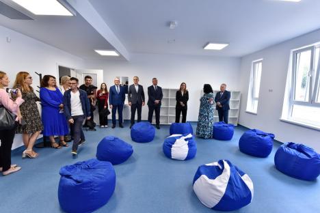 Alai de VIP-uri, inclusiv Ciucă și Deca, la inaugurarea campusului dual din Oradea. Oficialii de la București au fugit de întrebările jurnaliștilor (FOTO)