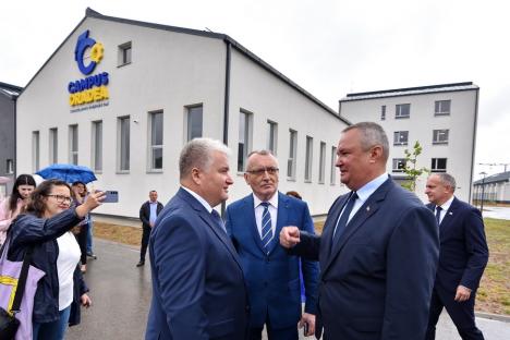 Alai de VIP-uri, inclusiv Ciucă și Deca, la inaugurarea campusului dual din Oradea. Oficialii de la București au fugit de întrebările jurnaliștilor (FOTO)