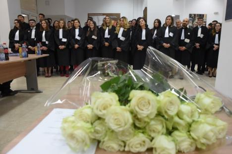 40 de avocați stagiari din Bihor au depus jurământul. 'Nu promiteţi decât ceea ce puteţi face' (FOTO)