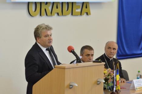 Universitatea din Oradea: 37 de cadre didactice au primit titlul de 'profesor emerit' (FOTO)