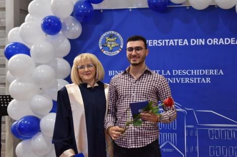 Anul universitar a debutat la Oradea: Rectorul Constantin Bungău se laudă cu un număr mare de boboci, dar şi investiţii record (FOTO / VIDEO)