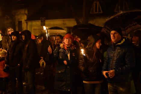 Vremea nu i-a oprit. Husari, torţe şi o puzderie de lume la Ziua Maghiarilor de Pretutindeni în Oradea (FOTO/VIDEO)