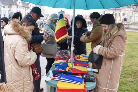 „Trebuie să rămânem uniți”. Horă impresionantă în centrul Oradiei, în care s-a prins și președintele CJ Bihor (FOTO/VIDEO)