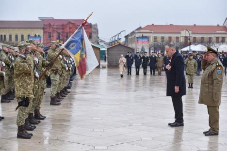 „Trebuie să rămânem uniți”. Horă impresionantă în centrul Oradiei, în care s-a prins și președintele CJ Bihor (FOTO/VIDEO)