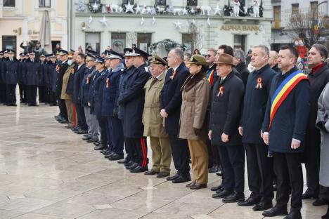 „Trebuie să rămânem uniți”. Horă impresionantă în centrul Oradiei, în care s-a prins și președintele CJ Bihor (FOTO/VIDEO)