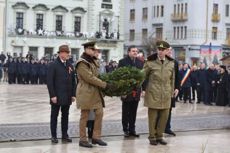 „Trebuie să rămânem uniți”. Horă impresionantă în centrul Oradiei, în care s-a prins și președintele CJ Bihor (FOTO/VIDEO)