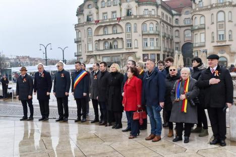 „Trebuie să rămânem uniți”. Horă impresionantă în centrul Oradiei, în care s-a prins și președintele CJ Bihor (FOTO/VIDEO)