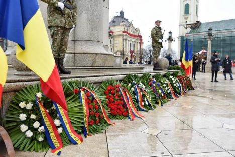 „Trebuie să rămânem uniți”. Horă impresionantă în centrul Oradiei, în care s-a prins și președintele CJ Bihor (FOTO/VIDEO)