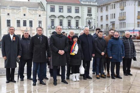 „Trebuie să rămânem uniți”. Horă impresionantă în centrul Oradiei, în care s-a prins și președintele CJ Bihor (FOTO/VIDEO)