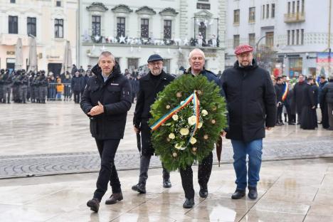 „Trebuie să rămânem uniți”. Horă impresionantă în centrul Oradiei, în care s-a prins și președintele CJ Bihor (FOTO/VIDEO)