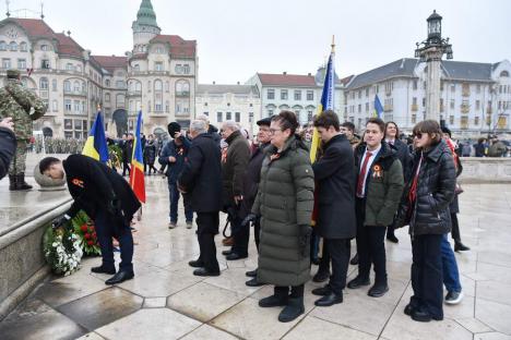 „Trebuie să rămânem uniți”. Horă impresionantă în centrul Oradiei, în care s-a prins și președintele CJ Bihor (FOTO/VIDEO)