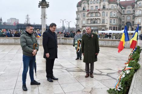 „Trebuie să rămânem uniți”. Horă impresionantă în centrul Oradiei, în care s-a prins și președintele CJ Bihor (FOTO/VIDEO)