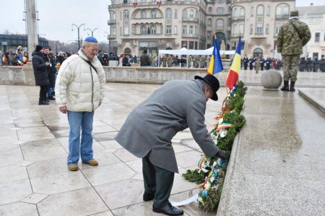 „Trebuie să rămânem uniți”. Horă impresionantă în centrul Oradiei, în care s-a prins și președintele CJ Bihor (FOTO/VIDEO)