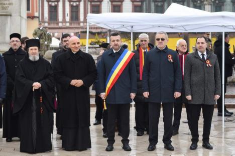 „Trebuie să rămânem uniți”. Horă impresionantă în centrul Oradiei, în care s-a prins și președintele CJ Bihor (FOTO/VIDEO)