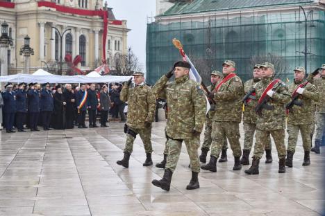 „Trebuie să rămânem uniți”. Horă impresionantă în centrul Oradiei, în care s-a prins și președintele CJ Bihor (FOTO/VIDEO)