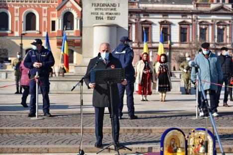 Mica Unire a fost sărbătorită la Oradea ca-n pandemie: fără horă, doar cu public şi defilare (FOTO / VIDEO)
