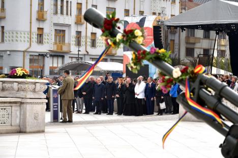 De 3 x Sărbătoare. Primarul Florin Birta, la ceremonia dedicată Zilei Oradiei: „Niciunul din momentele aniversate azi nu a fost realizat fără sacrificii” (FOTO)