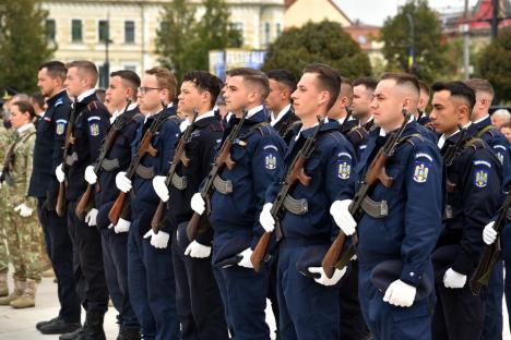 De 3 x Sărbătoare. Primarul Florin Birta, la ceremonia dedicată Zilei Oradiei: „Niciunul din momentele aniversate azi nu a fost realizat fără sacrificii” (FOTO)