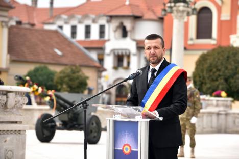 De 3 x Sărbătoare. Primarul Florin Birta, la ceremonia dedicată Zilei Oradiei: „Niciunul din momentele aniversate azi nu a fost realizat fără sacrificii” (FOTO)