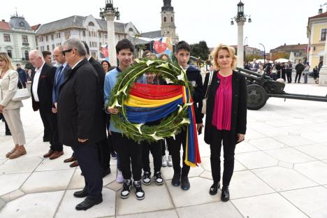 De 3 x Sărbătoare. Primarul Florin Birta, la ceremonia dedicată Zilei Oradiei: „Niciunul din momentele aniversate azi nu a fost realizat fără sacrificii” (FOTO)