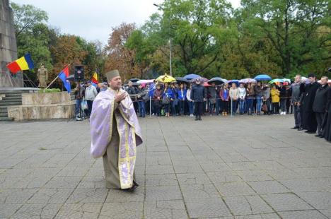 La mulţi ani, Oradea! Festivităţi pe ploaie şi vânt cu ocazia zilei de 12 octombrie (FOTO)