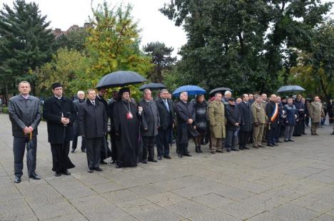 La mulţi ani, Oradea! Festivităţi pe ploaie şi vânt cu ocazia zilei de 12 octombrie (FOTO)