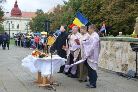 La mulţi ani, Oradea! Festivităţi pe ploaie şi vânt cu ocazia zilei de 12 octombrie (FOTO)