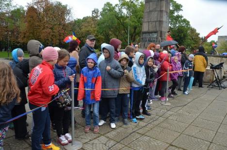 La mulţi ani, Oradea! Festivităţi pe ploaie şi vânt cu ocazia zilei de 12 octombrie (FOTO)