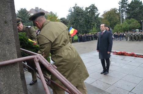 La mulţi ani, Oradea! Festivităţi pe ploaie şi vânt cu ocazia zilei de 12 octombrie (FOTO)