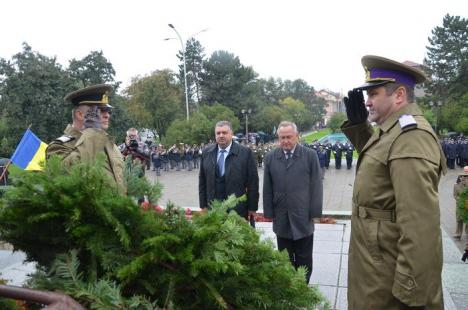 La mulţi ani, Oradea! Festivităţi pe ploaie şi vânt cu ocazia zilei de 12 octombrie (FOTO)