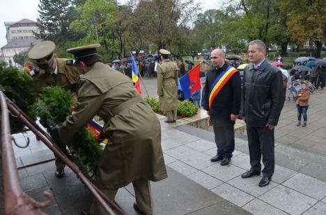 La mulţi ani, Oradea! Festivităţi pe ploaie şi vânt cu ocazia zilei de 12 octombrie (FOTO)