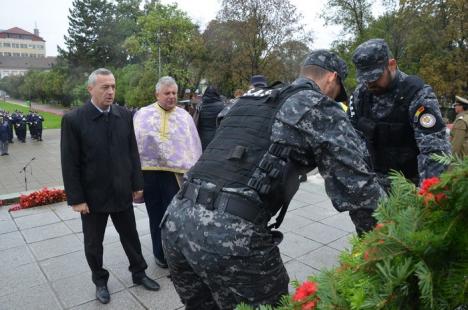 La mulţi ani, Oradea! Festivităţi pe ploaie şi vânt cu ocazia zilei de 12 octombrie (FOTO)