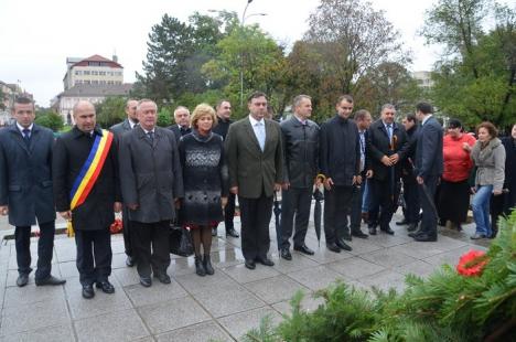 La mulţi ani, Oradea! Festivităţi pe ploaie şi vânt cu ocazia zilei de 12 octombrie (FOTO)