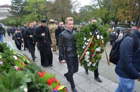 La mulţi ani, Oradea! Festivităţi pe ploaie şi vânt cu ocazia zilei de 12 octombrie (FOTO)