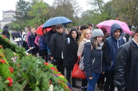 La mulţi ani, Oradea! Festivităţi pe ploaie şi vânt cu ocazia zilei de 12 octombrie (FOTO)