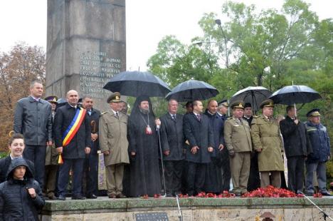 La mulţi ani, Oradea! Festivităţi pe ploaie şi vânt cu ocazia zilei de 12 octombrie (FOTO)