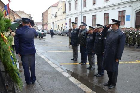 La mulţi ani, Oradea! Festivităţi pe ploaie şi vânt cu ocazia zilei de 12 octombrie (FOTO)