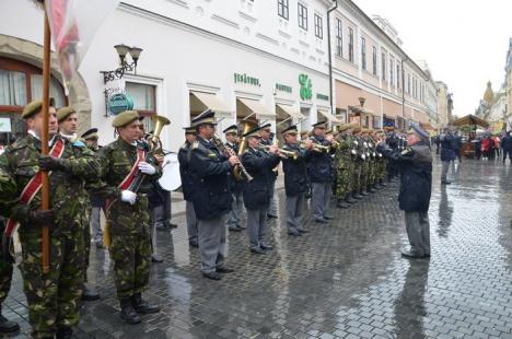 La mulţi ani, Oradea! Festivităţi pe ploaie şi vânt cu ocazia zilei de 12 octombrie (FOTO)